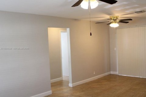 Купить виллу или дом в Тамарак, Флорида 2 спальни, 80.64м2, № 1987164 - фото 13