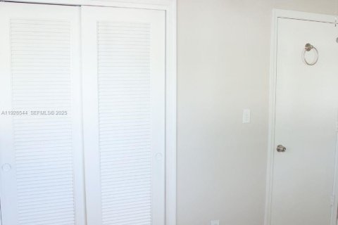 Купить виллу или дом в Тамарак, Флорида 2 спальни, 80.64м2, № 1987164 - фото 22