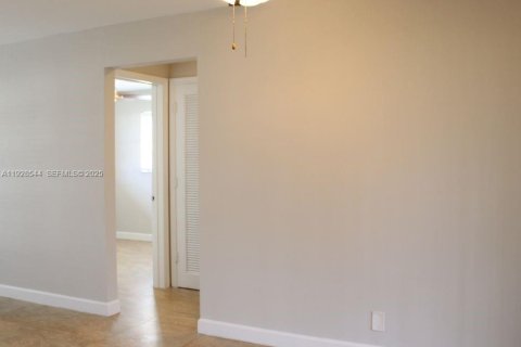 Купить виллу или дом в Тамарак, Флорида 2 спальни, 80.64м2, № 1987164 - фото 12