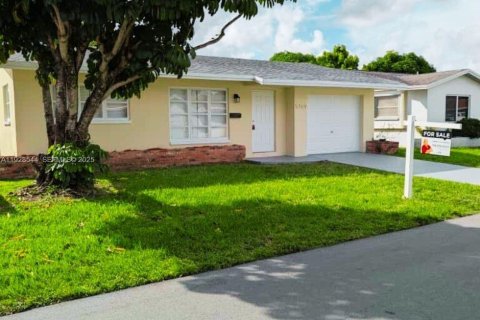 Купить виллу или дом в Тамарак, Флорида 2 спальни, 80.64м2, № 1987164 - фото 3