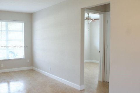 Купить виллу или дом в Тамарак, Флорида 2 спальни, 80.64м2, № 1987164 - фото 10