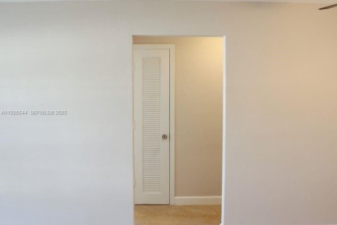 Купить виллу или дом в Тамарак, Флорида 2 спальни, 80.64м2, № 1987164 - фото 17