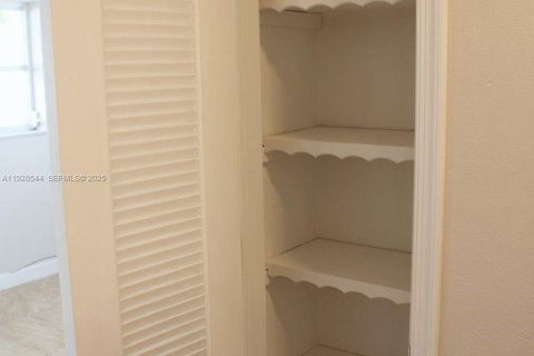 Купить виллу или дом в Тамарак, Флорида 2 спальни, 80.64м2, № 1987164 - фото 19