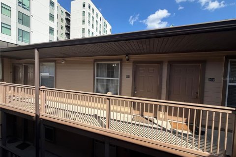 Condo in Gainesville, Florida, 1 bedroom № 2103376 - photo 10