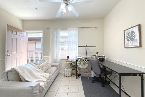 Condo in Gainesville, Florida, 1 bedroom № 2103376 - photo 2