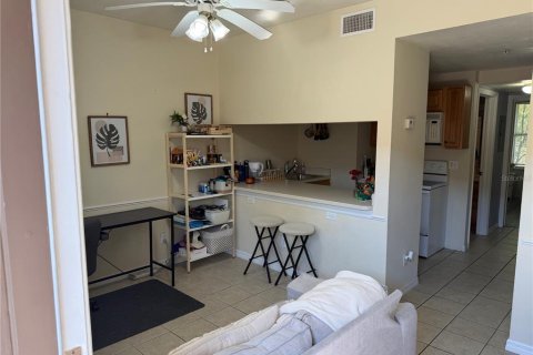 Condo in Gainesville, Florida, 1 bedroom № 2103376 - photo 3