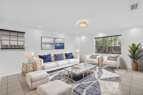 Купить виллу или дом в Майами, Флорида 4 спальни, 257.06м2, № 1989338 - фото 14