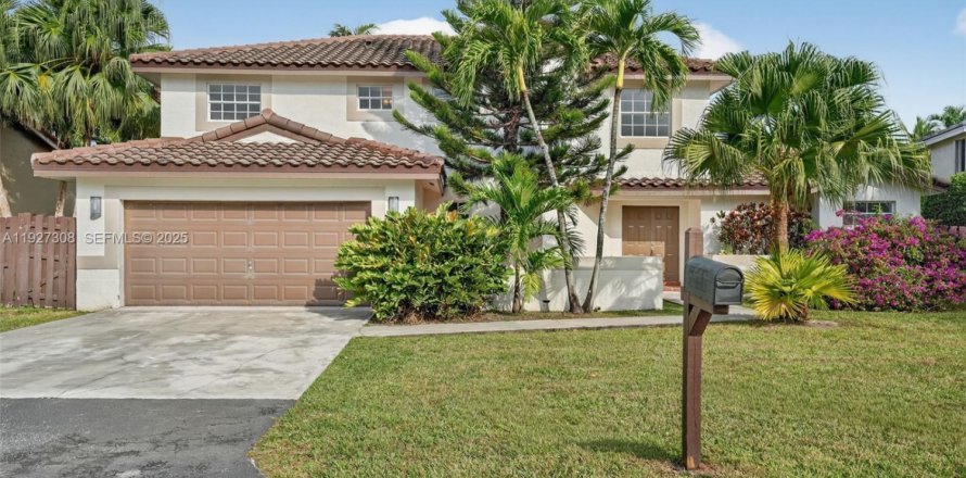 Дом в Майами, Флорида 4 спальни, 257.06м2 № 1989338