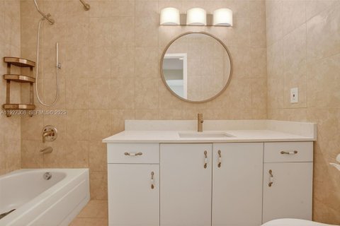 Купить виллу или дом в Майами, Флорида 4 спальни, 257.06м2, № 1989338 - фото 29