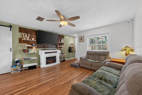 House in Saint Petersburg, Florida 3 bedrooms, 109.62 sq.m. № 2198415 - photo 6