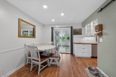House in Saint Petersburg, Florida 3 bedrooms, 109.62 sq.m. № 2198415 - photo 9