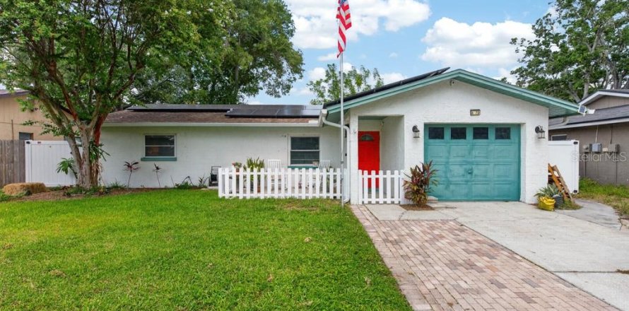 House in Saint Petersburg, Florida 3 bedrooms, 109.62 sq.m. № 2198415