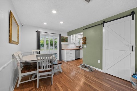 House in Saint Petersburg, Florida 3 bedrooms, 109.62 sq.m. № 2198415 - photo 8