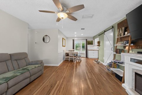House in Saint Petersburg, Florida 3 bedrooms, 109.62 sq.m. № 2198415 - photo 3