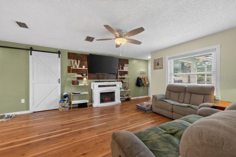 House in Saint Petersburg, Florida 3 bedrooms, 109.62 sq.m. № 2198415 - photo 7