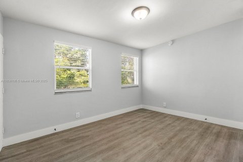 Propiedad comercial en venta en West Palm Beach, Florida, 949.83 m2 № 1882076 - foto 24