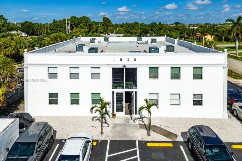 Propiedad comercial en venta en West Palm Beach, Florida, 949.83 m2 № 1882076 - foto 27