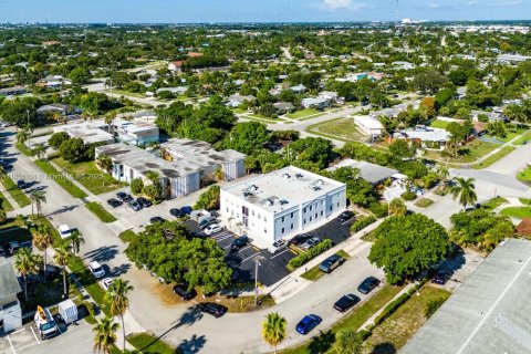 Propiedad comercial en venta en West Palm Beach, Florida, 949.83 m2 № 1882076 - foto 30