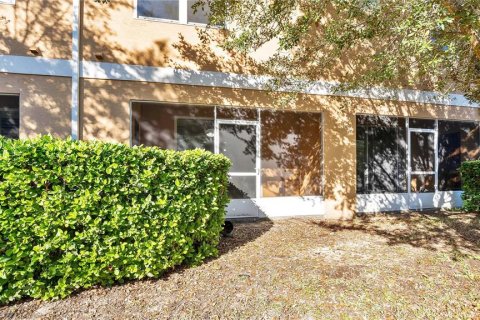 Townhouse in Davenport, Florida 3 bedrooms, 142.98 sq.m. № 1717513 - photo 24