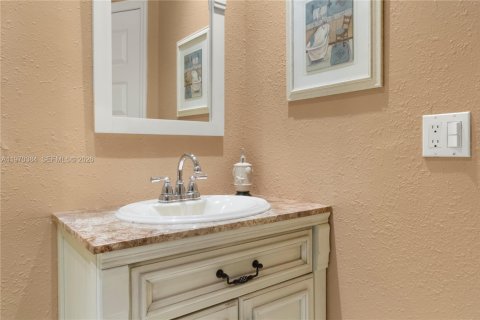 Купить кондоминиум в Лодердейл-Лейкс, Флорида 2 спальни, 87.7м2, № 2033937 - фото 27