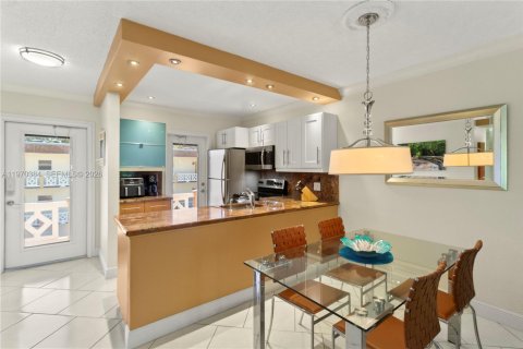 Купить кондоминиум в Лодердейл-Лейкс, Флорида 2 спальни, 87.7м2, № 2033937 - фото 6