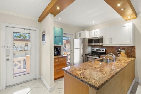 Купить кондоминиум в Лодердейл-Лейкс, Флорида 2 спальни, 87.7м2, № 2033937 - фото 3