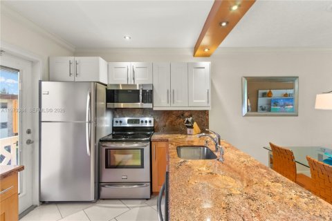 Купить кондоминиум в Лодердейл-Лейкс, Флорида 2 спальни, 87.7м2, № 2033937 - фото 2