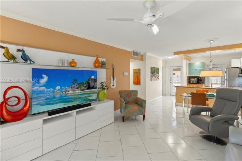 Купить кондоминиум в Лодердейл-Лейкс, Флорида 2 спальни, 87.7м2, № 2033937 - фото 8