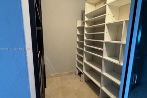 Condominio en alquiler en Miami Beach, Florida, 2 dormitorios, 123.19 m2 № 2060474 - foto 27