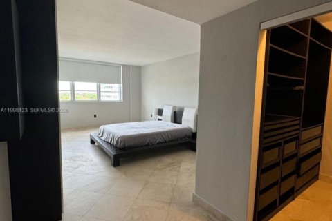Condominio en alquiler en Miami Beach, Florida, 2 dormitorios, 123.19 m2 № 2060474 - foto 20