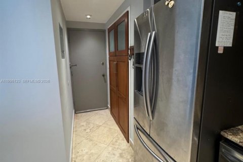 Condominio en alquiler en Miami Beach, Florida, 2 dormitorios, 123.19 m2 № 2060474 - foto 12