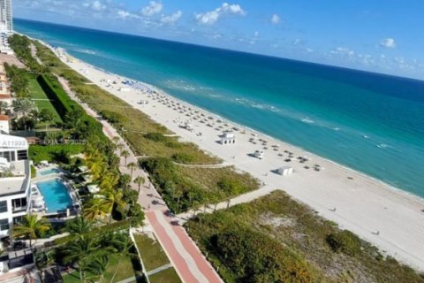 Condominio en alquiler en Miami Beach, Florida, 2 dormitorios, 123.19 m2 № 2060474 - foto 2