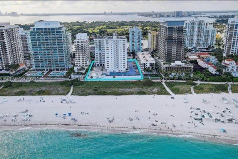 Condominio en Miami Beach, Florida, 2 dormitorios  № 2060474