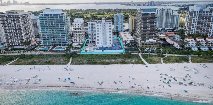 Condominio en Miami Beach, Florida, 2 dormitorios  № 2060474