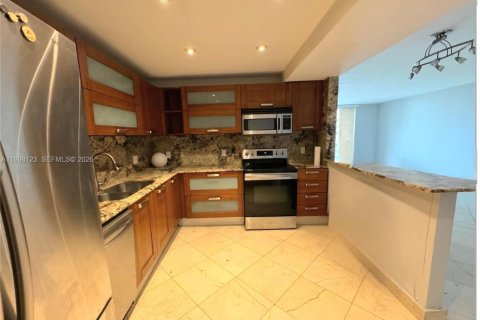 Condominio en alquiler en Miami Beach, Florida, 2 dormitorios, 123.19 m2 № 2060474 - foto 3