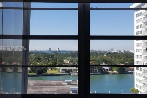 Condominio en alquiler en Miami Beach, Florida, 2 dormitorios, 123.19 m2 № 2060474 - foto 15