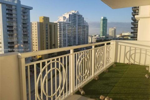 Condominio en alquiler en Miami Beach, Florida, 2 dormitorios, 123.19 m2 № 2060474 - foto 8