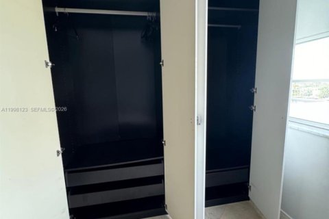 Condominio en alquiler en Miami Beach, Florida, 2 dormitorios, 123.19 m2 № 2060474 - foto 28