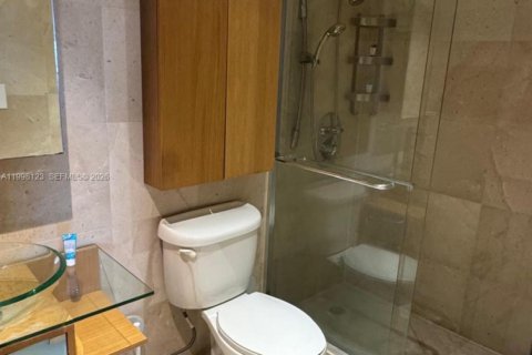 Condominio en alquiler en Miami Beach, Florida, 2 dormitorios, 123.19 m2 № 2060474 - foto 16