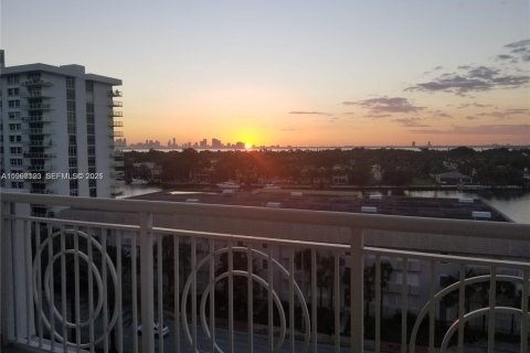 Condominio en alquiler en Miami Beach, Florida, 2 dormitorios, 123.19 m2 № 2060474 - foto 9