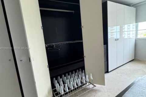 Condominio en alquiler en Miami Beach, Florida, 2 dormitorios, 123.19 m2 № 2060474 - foto 29