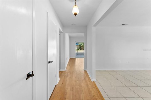 House in Brandon, Florida 4 bedrooms, 159.51 sq.m. № 1856163 - photo 4