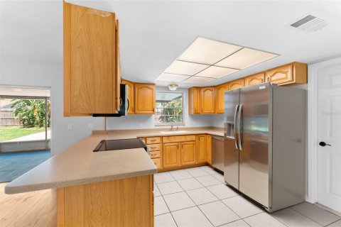 House in Brandon, Florida 4 bedrooms, 159.51 sq.m. № 1856163 - photo 10