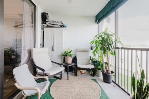 Condo in Oakland Park, Florida, 2 bedrooms  № 1770239 - photo 21