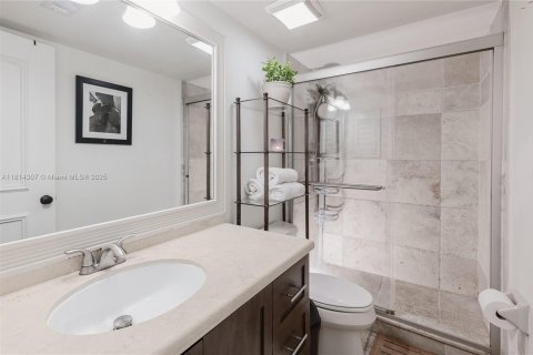 Condo in Oakland Park, Florida, 2 bedrooms  № 1770239 - photo 17