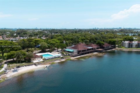 Condo in Oakland Park, Florida, 2 bedrooms  № 1770239 - photo 24