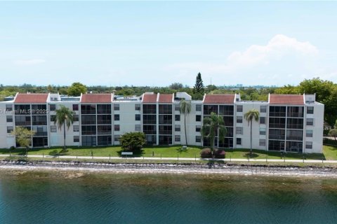 Condo in Oakland Park, Florida, 2 bedrooms  № 1770239 - photo 28