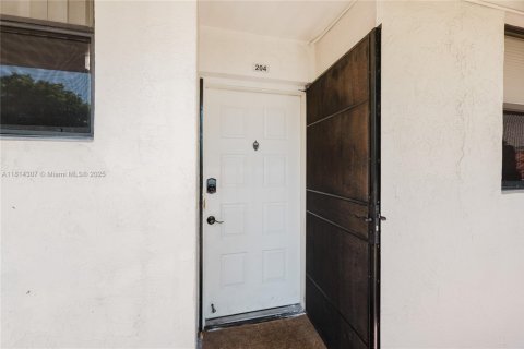 Condo in Oakland Park, Florida, 2 bedrooms  № 1770239 - photo 22