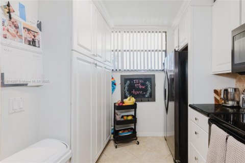 Condo in Oakland Park, Florida, 2 bedrooms  № 1770239 - photo 2
