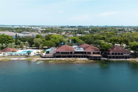 Condo in Oakland Park, Florida, 2 bedrooms  № 1770239 - photo 26